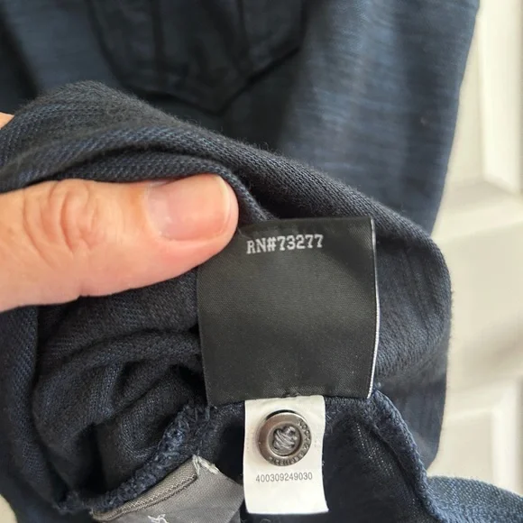 EUC size Large Men’s Rock & Republic navy polo shirt.Love the pockets & detail - Picture 6 of 8